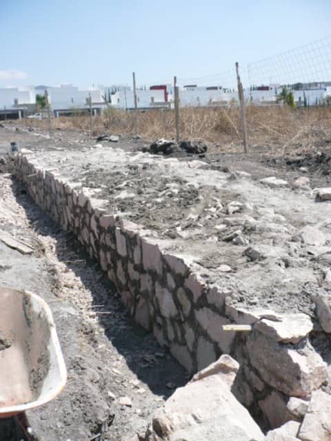 Cimentación de mampostería de piedra ejecutada en obra civil
