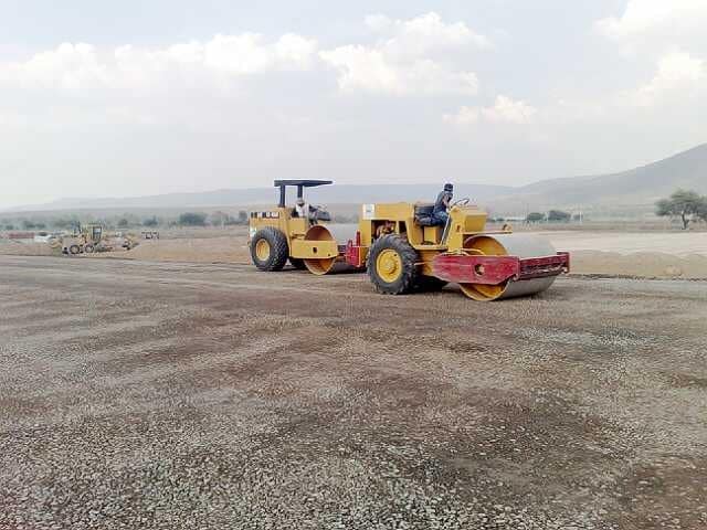 Vibrocompactador Dynapac CA-15 — flota de Construcciones Peña