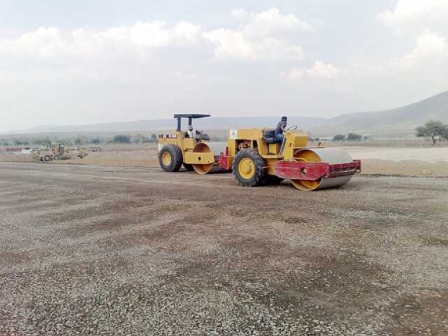 Vibrocompactador Dynapac CA-15 de la flota de Construcciones Peña